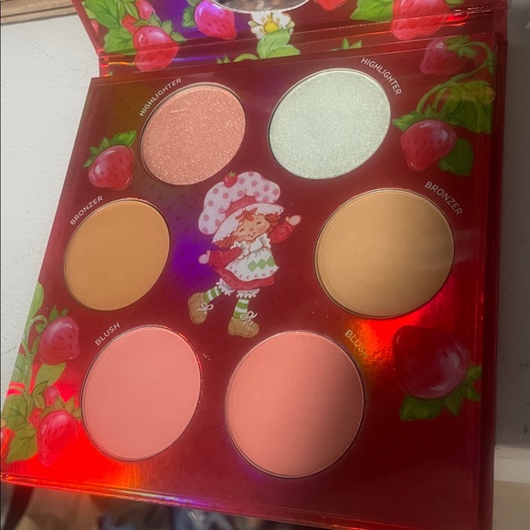 🛍️ Strawberry Shortcakes Complexion Palette - Bronzer, Highlighter, & Blush - Picture 7 of 7